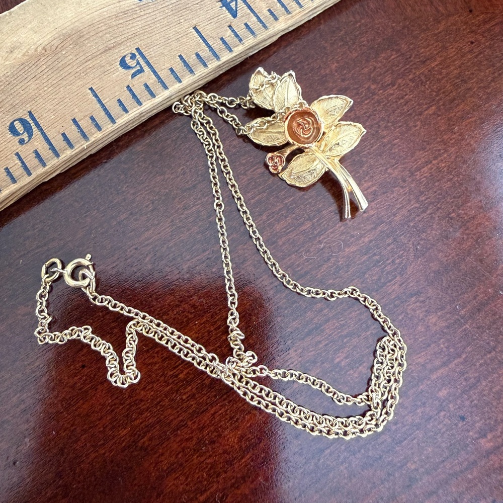 Vintage Avon Flower Necklace
